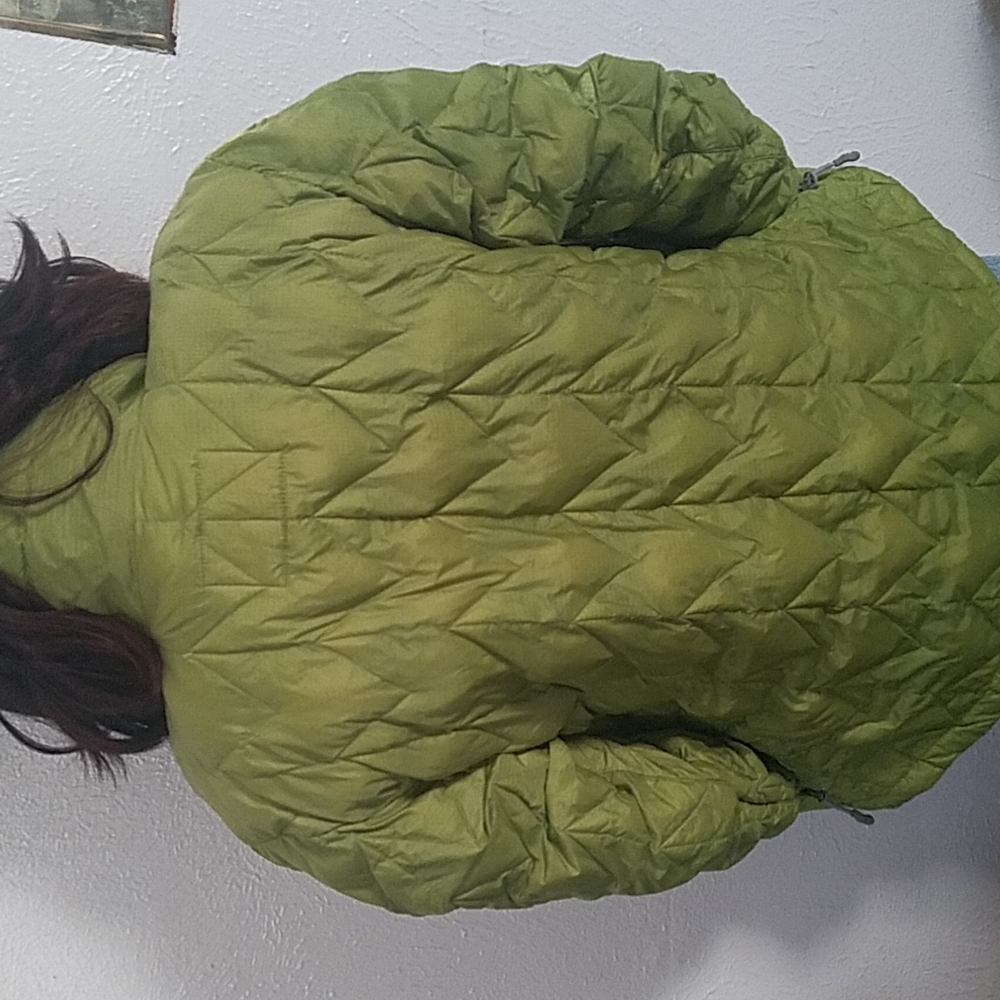 Alpine light puffy zippered coat size S